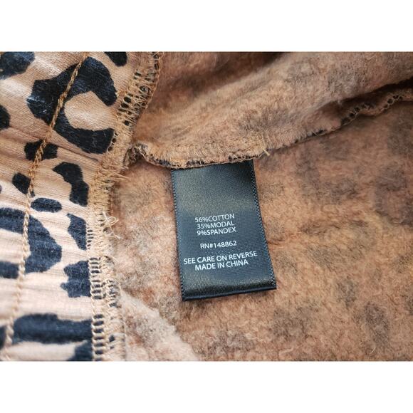 (9) Torrid Women's Pants Size 3 (3X) Fit Jogger Fleece Leopard Crop Mobwife - Picture 8 of 8